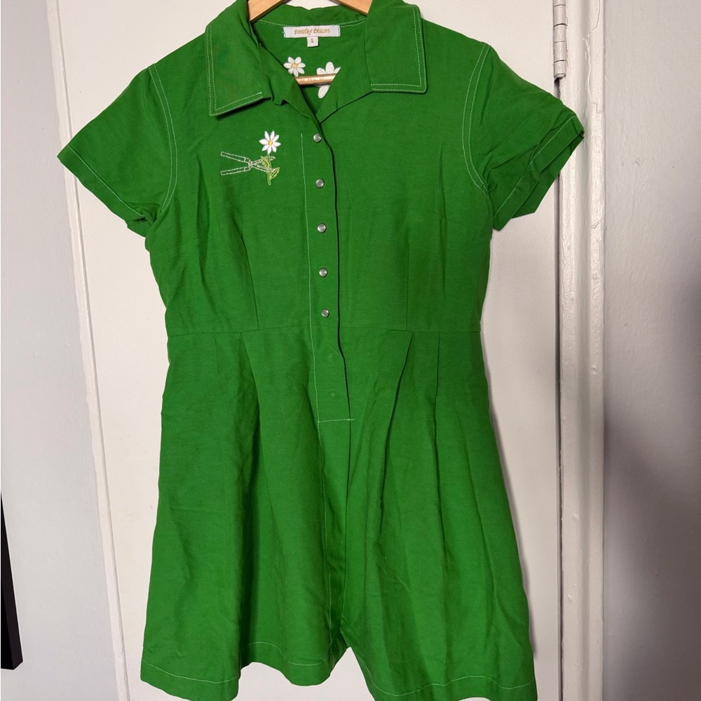 Tuesday Bassen / Tuesday of California Diner Dress - Green Daisy - Picture 2 of 5